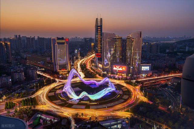 中国下一个“小香港”，不是成都、上海，这座城市才是黑马！
