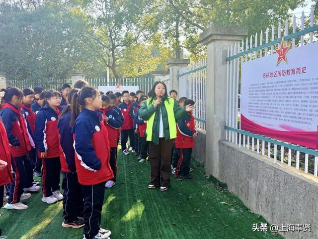 看碉堡、体验VR、听海防故事…酷过秋游！“柘”辆大巴把全民国防教育刻进DNA！