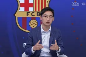 咪咕解说员直播休息和女友通话忘关麦登热搜，本人无奈回应“受不了”，好友：早知道能上热搜，就不提醒他了图片