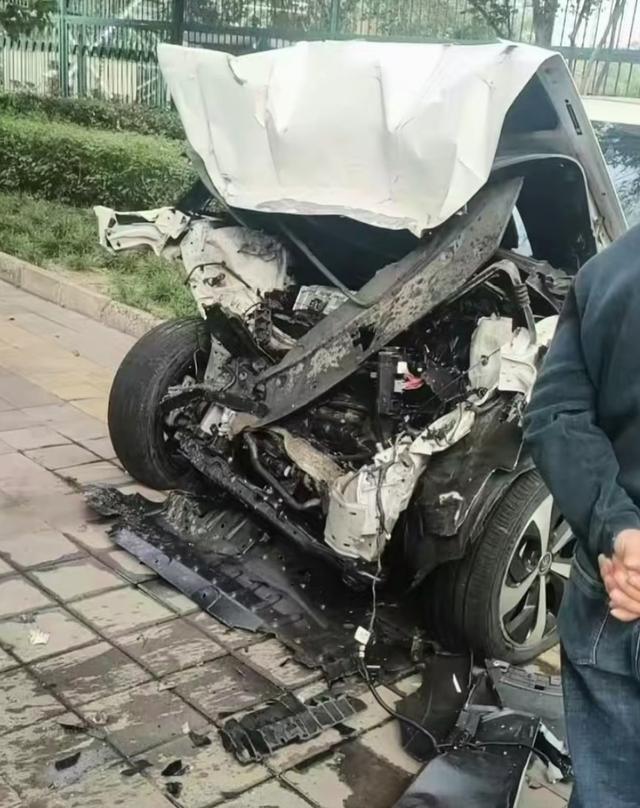 陈震的致歉成最大笑料！让网友怒极反笑，央妈都下台旧事重提