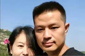 山东穷小伙网恋成都富婆，富婆大他14岁，奔现才5天就领证结婚！图片