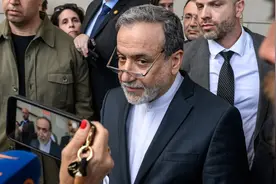 伊朗外长单刀赴会，与西方列强密谈3.5小时：开出屈辱的停火条件图片