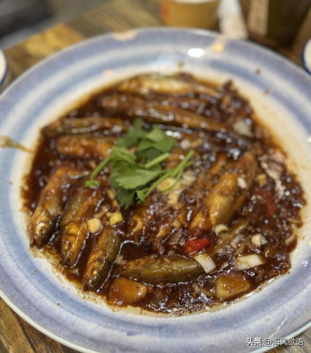 张含韵的旅行太馋人！额尔古纳撸串，恩和炫俄餐，看饿了