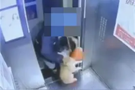 外卖员送餐途中抓猫从楼顶扔下摔死？长沙警方：正在调查图片