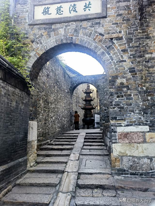 镇江西津渡的看点不在仿建古街，而是云台山上