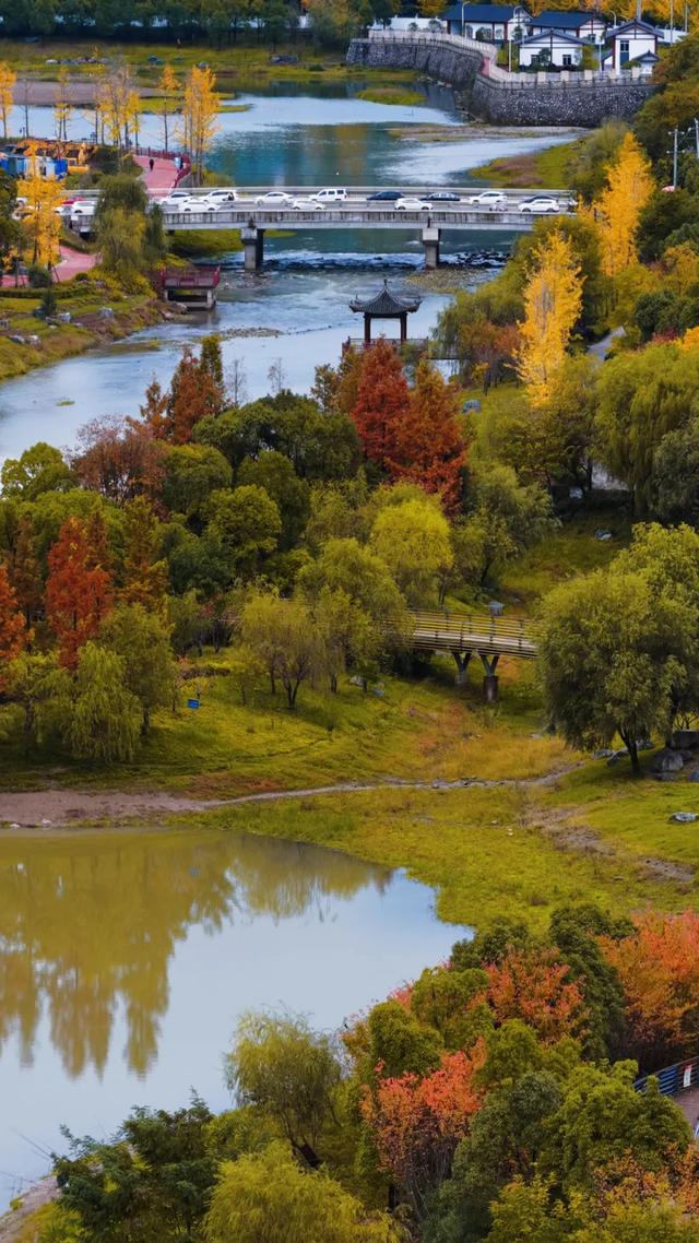 桐梓秋日美景火出圈！外交部赵立坚转发推荐