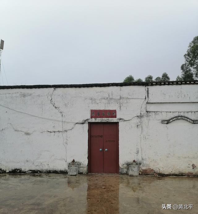 广西南宁市上林县千年古墓，墓主韦姓韩信后裔，曾担任地市级主官