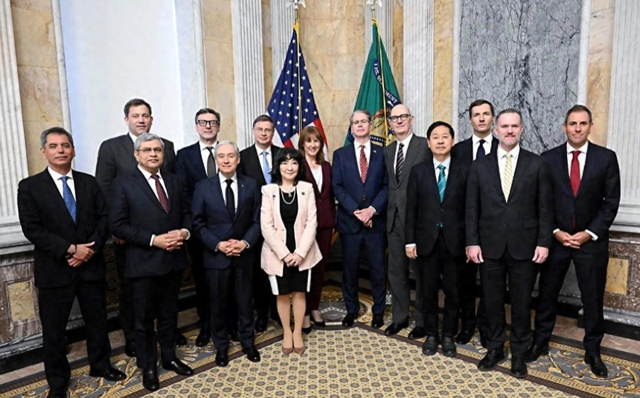 1：34局面出现！特朗普高兴了，当众喊话	，料定中国已经被他镇住