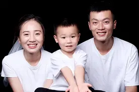 百万网红秋天妈妈被曝出轨男律师，当着孩子面搂抱，卖惨人设翻车图片