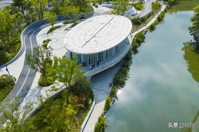 先睹为快，路过昌运文化园时进去逛了一圈，虽然不大但整得挺美