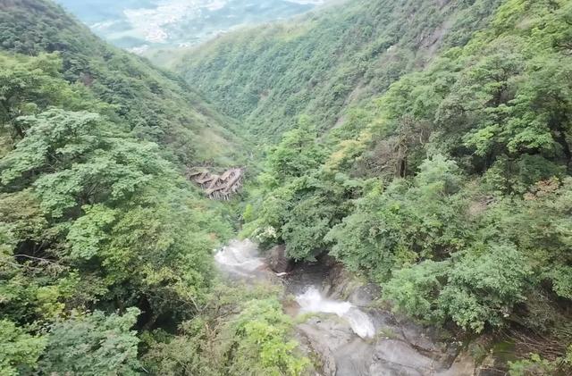 去了一趟江西武功山旅游,发了朋友圈,以为有人点赞,结果尴尬了