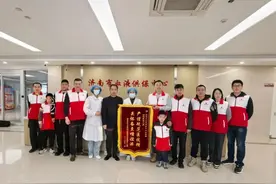 热血筑大爱，锦旗传真情！图片