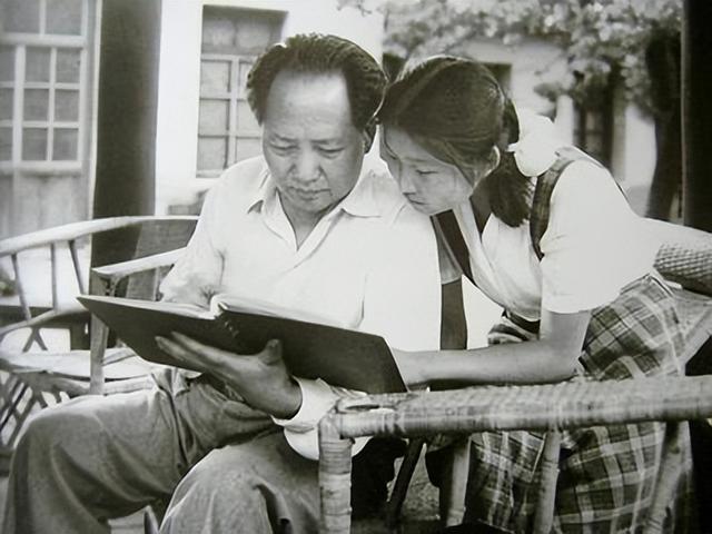 1996年，中央决定给李敏副军级待遇，她却说：父母是父母，我是我