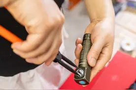 给手电筒换灯珠灯板详细过程实操、附几种手电拆法图片