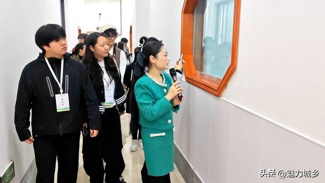 第三届“我是江津卖货官”电商大赛游学活动走进荷花集团