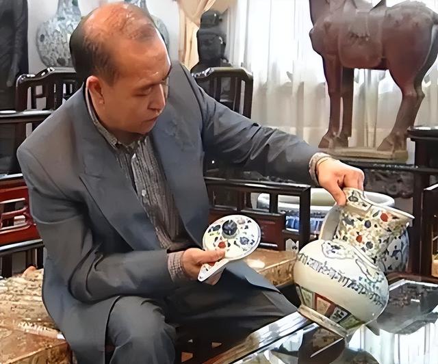 放弃亿万财产，抛弃中国国籍跑去英国捡垃圾，20年后成为国民英雄