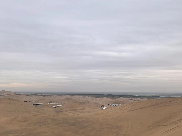 腾格里沙漠的清晨