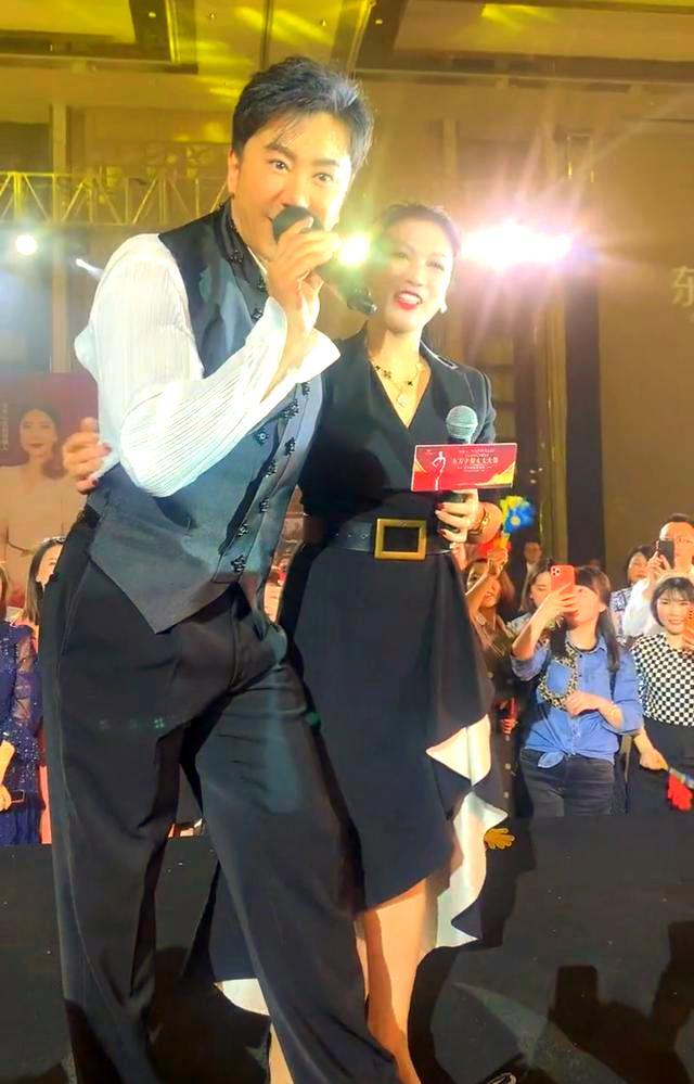 他8次上春晚，作死被捕入狱，如今56岁无人问津	，沦落到四处走穴