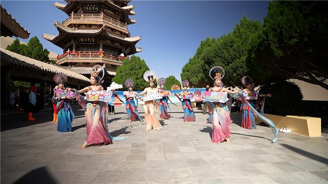 “跟着艺术游甘肃”敦煌鸣沙山月牙泉“抖音七夕落日派对”成功举办