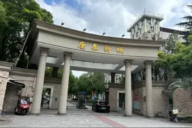 业委会三年换了三届、物业公司撤离……看这个小区如何扭转局面→图片