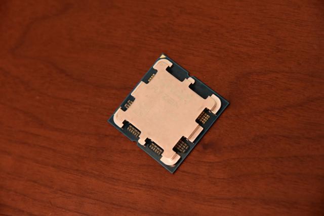 关公战秦琼！哪个游戏强？RX9070GRE和RTX5060TI对比实测！