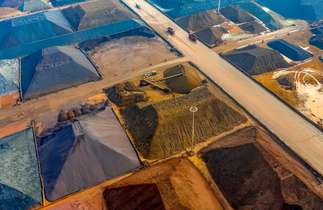 不许中国一家独大，特朗普联合8国在白宫签字，要废中国王牌