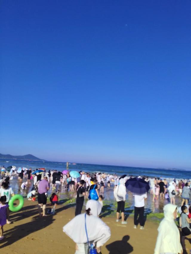 黄岛的天和海蓝得惊人