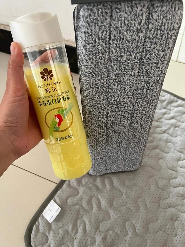 清水拖地等于白拖，教你个绝招，地板光洁如新，一周不拖照样干净