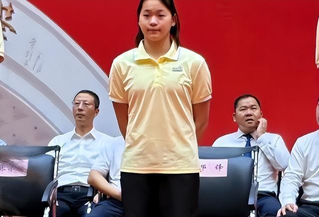 全红婵入学仅4天，担心的事再次发生，官媒：退不退由她自己决定