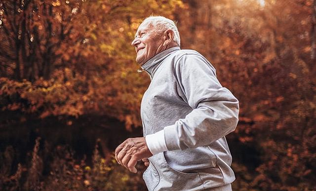 跑10公里要多久？别再被“大神”吓住，一表定乾坤