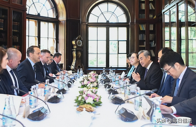 王毅刚下专机，欧盟强国关闭边境，90%中欧班列停运，情况不正常