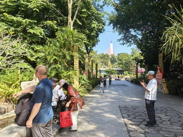 2025.11.30和辽宁沈阳朋友贾大哥游览西双版纳滨江公园