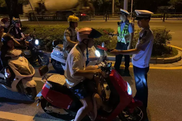 10月1日起，电动车上路迎来“2不准3不能”新要求，车主注意了