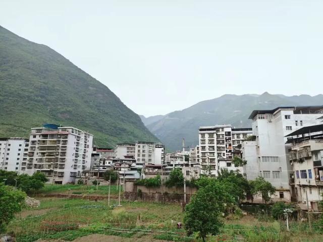 云阳沙沱，邻界巫溪