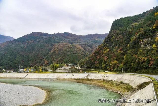 汉中出发沿嘉陵江跨省自驾，把秦巴深秋的美景装进车窗～图片