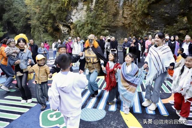 宕昌官鹅沟解锁流量密码！“小钻风”引爆山水景区新玩法