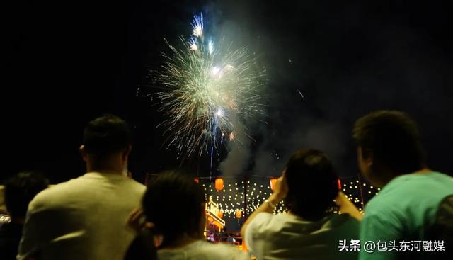 文化为翼：历史街区与文创空间的夜间绽放