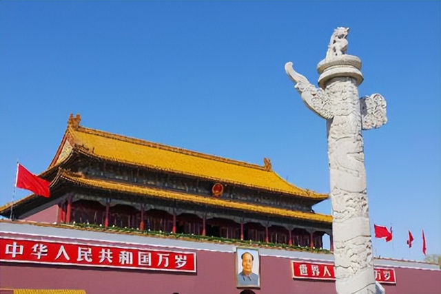 为何天安门不悬挂毛主席的照片，反倒要挂主席的画像？