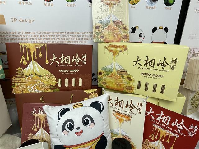 四川荥经：用执着守护成就大熊猫的诗画家园