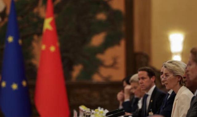 欧盟对华态度180度大转弯！中欧高层当场签字，人在北京的冯德莱恩，头一次把姿态放的这么低