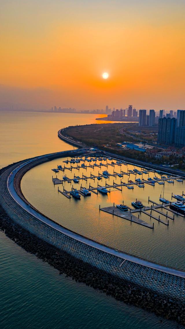 来灵山卫街道赏秋，邂逅星光岛梦幻山海诗画，五彩斑斓美得惊艳