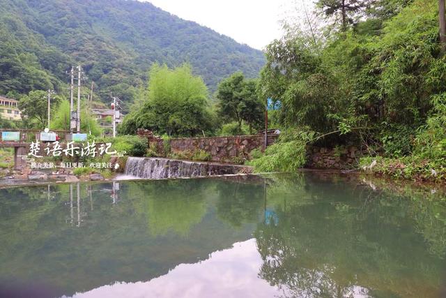 浙江余姚的小众古村，藏在山岙如世外桃源，清溪瀑布成为玩水胜地