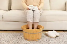 乾翔|中老年人泡脚有什么好处？图片