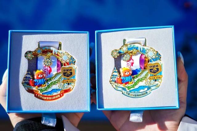 太好了是瓦屋山的雪，我们南方孩子又快乐了！