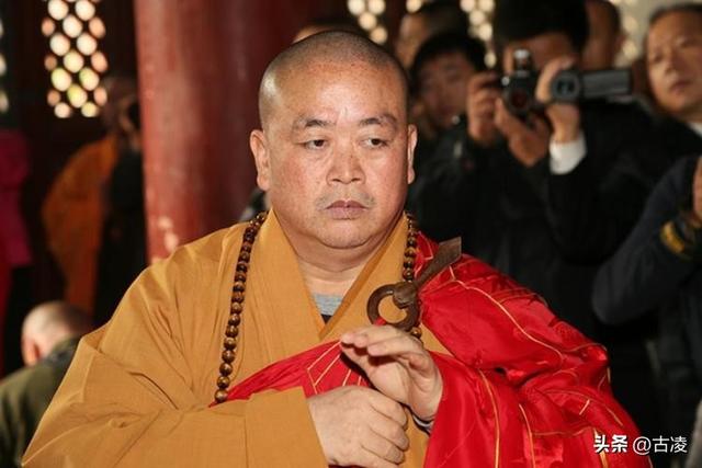 多名情妇，被爆出的释永信，才知道她的坚守与慈悲有多让人景仰