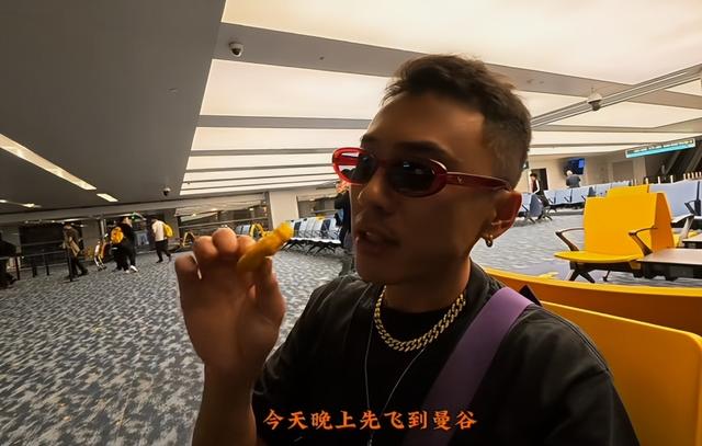 东北小伙闯印度，窜稀5天，参观火葬场发现骨灰撒恒河，恶心坏了