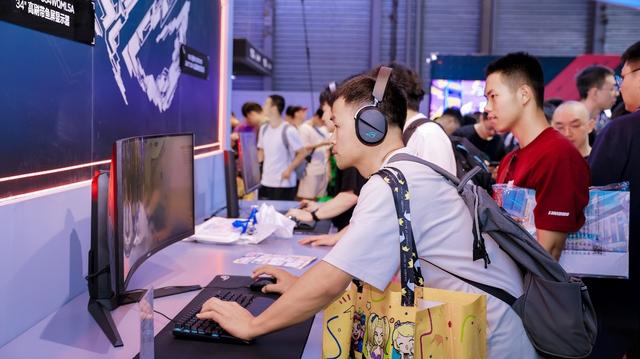 ChinaJoy2025丨TCL华星携手三星亮相展会，玄龙骑士新品发布