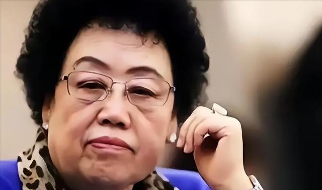 身价过百亿，坐拥北京一条街	，出门私人飞机，京圈富婆都有谁