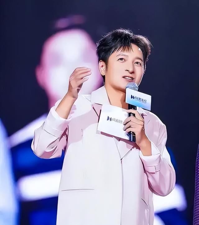 从主持人到"精神病"，49岁无妻无子的李维嘉	，给不婚人士提了个醒