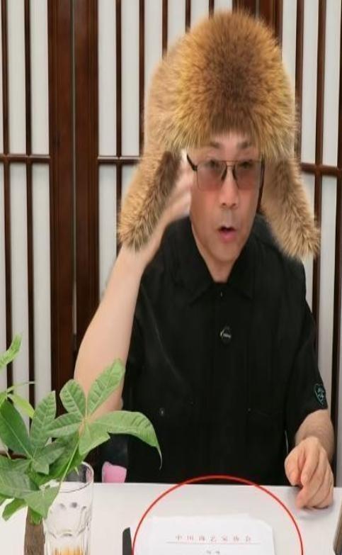 杨议曝冯巩缺席葬礼真相！打了俩电话没接，果断送来一纸公函